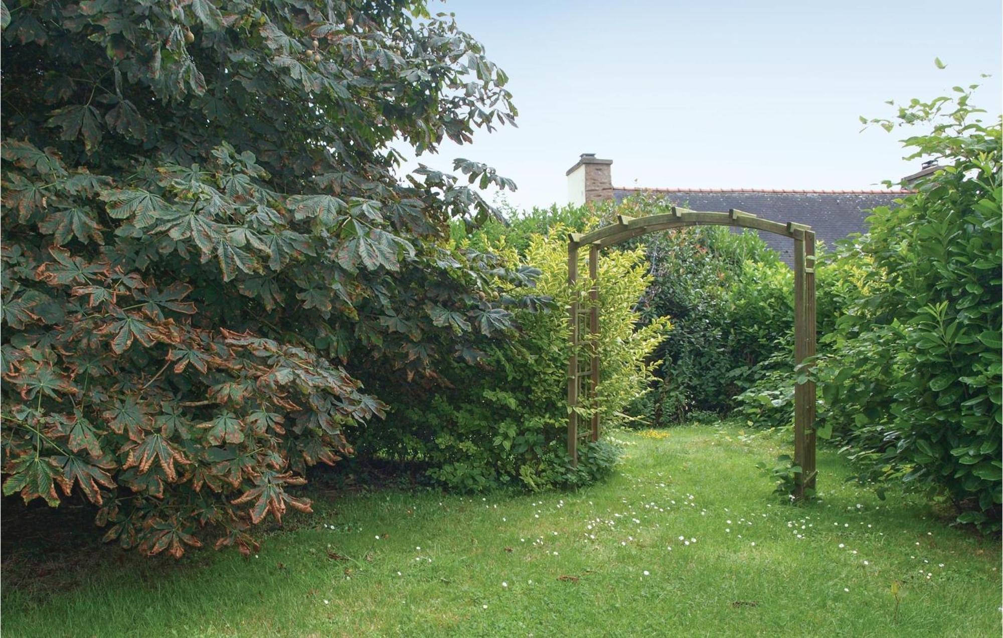 Lovely Home In Le Faouet With Kitchen Eksteriør billede