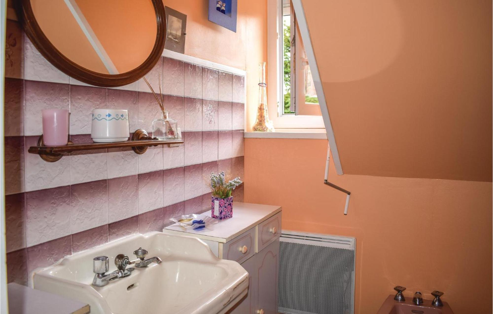 Lovely Home In Le Faouet With Kitchen Eksteriør billede
