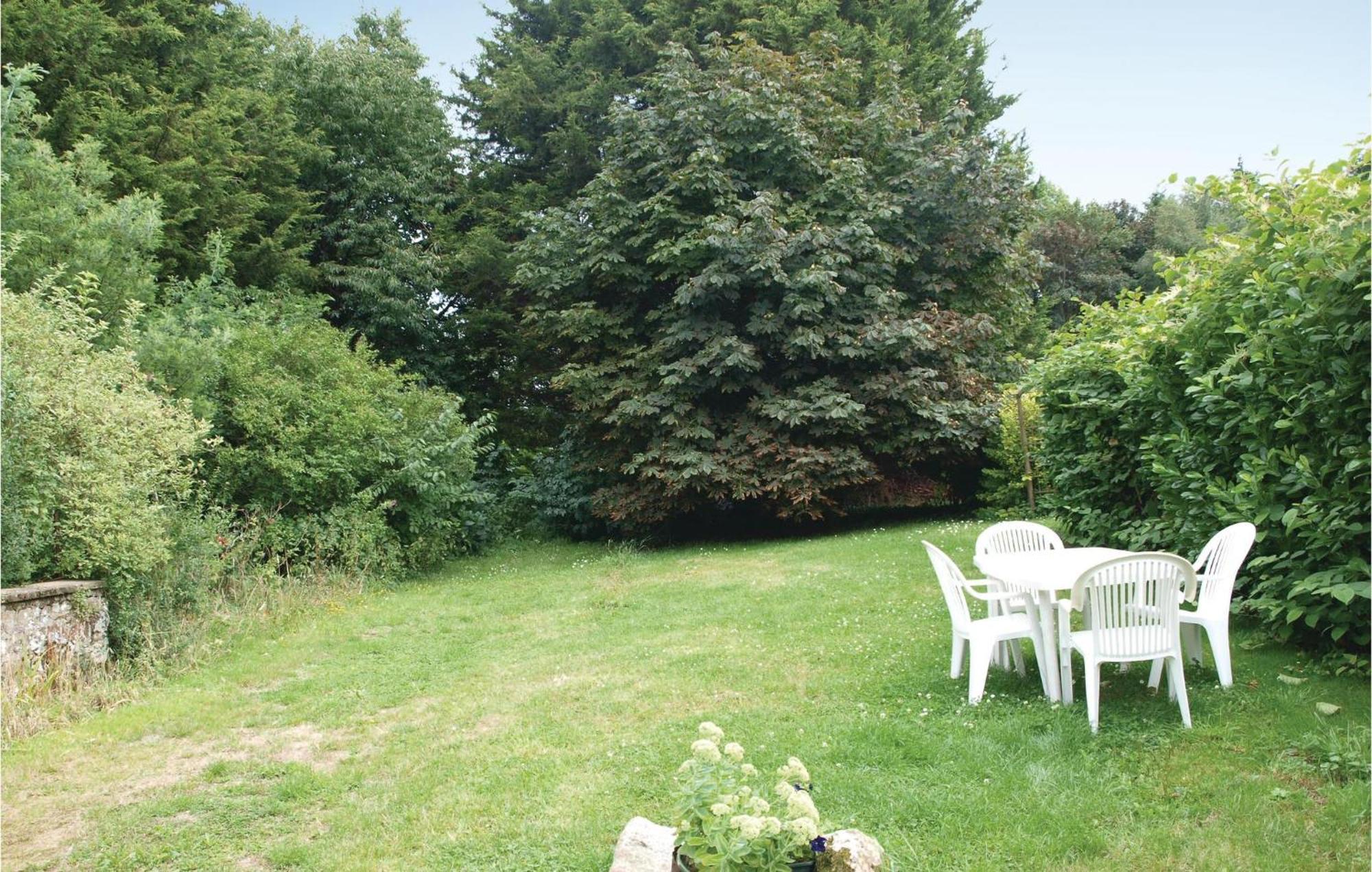 Lovely Home In Le Faouet With Kitchen Eksteriør billede