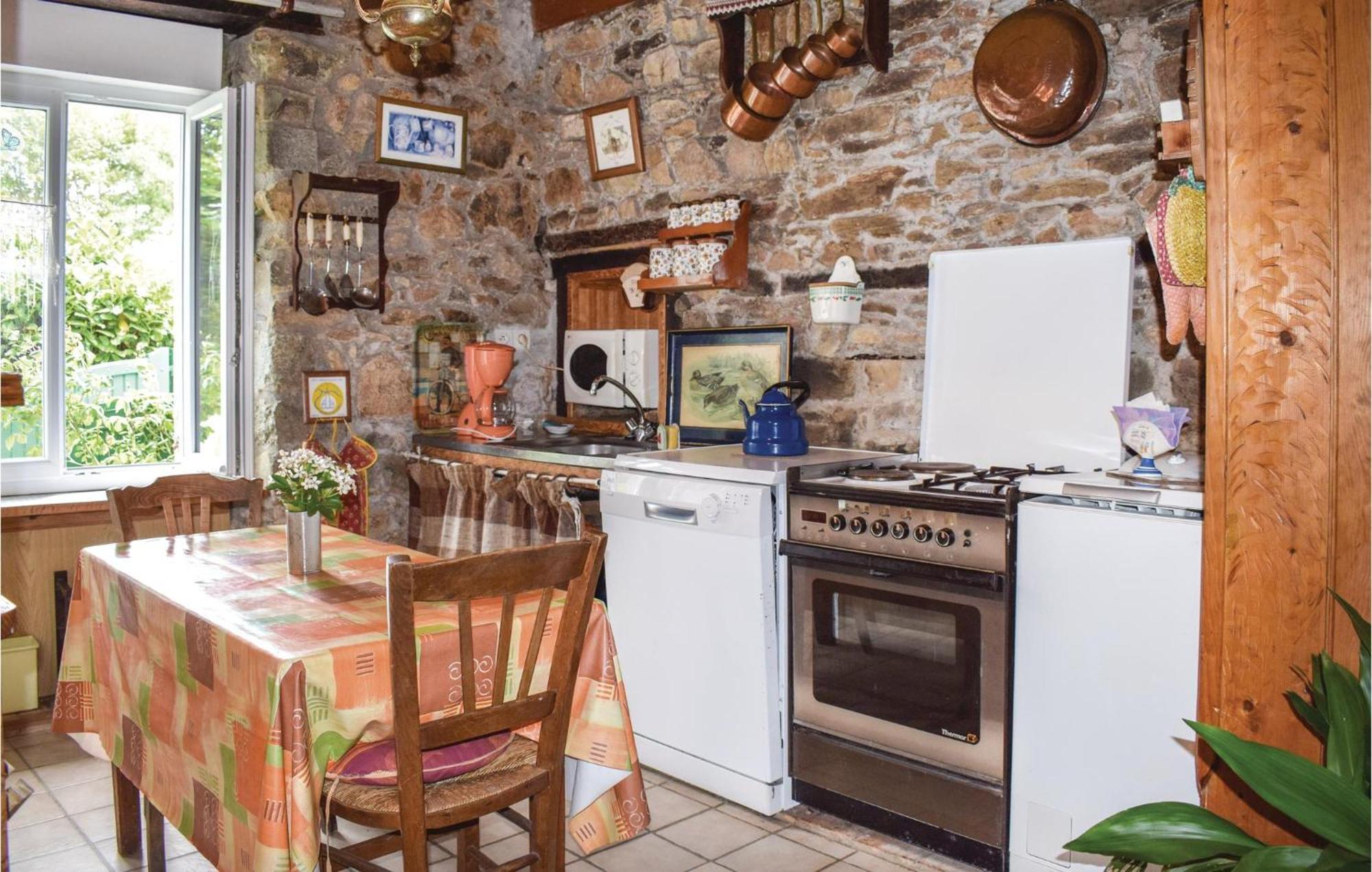 Lovely Home In Le Faouet With Kitchen Eksteriør billede